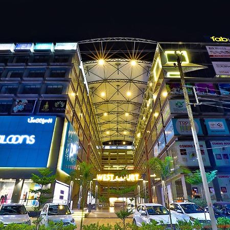 Fabhotel Parkland A Ahmedabad Bagian luar foto