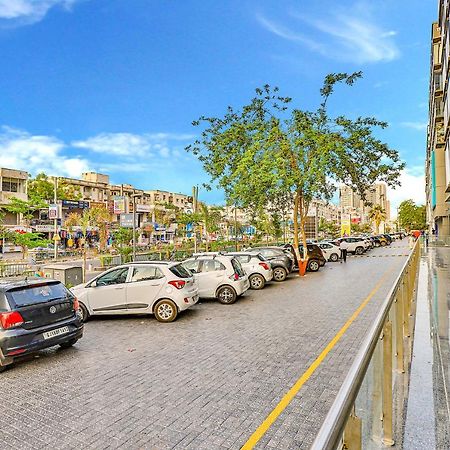 Fabhotel Parkland A Ahmedabad Bagian luar foto