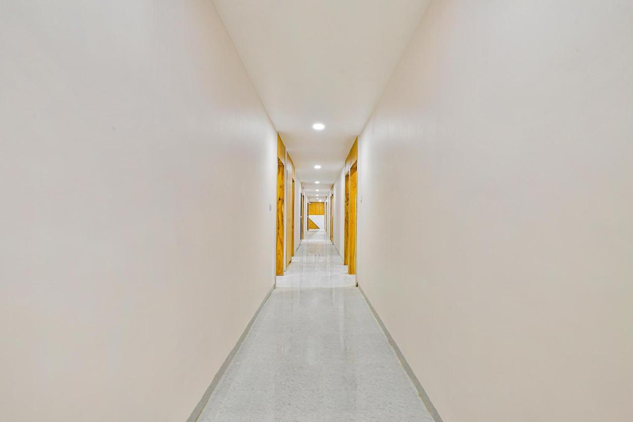 Fabhotel Parkland A Ahmedabad Bagian luar foto