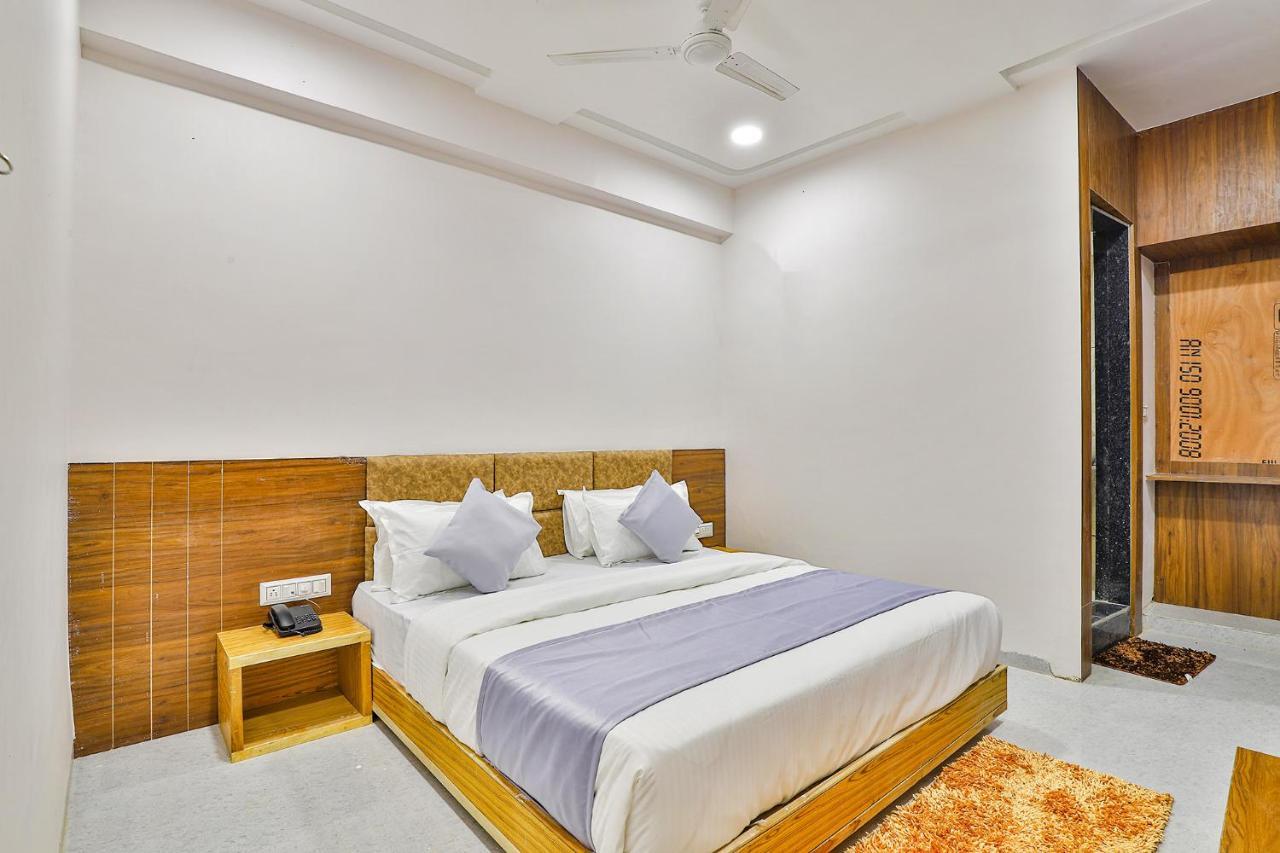 Fabhotel Parkland A Ahmedabad Bagian luar foto