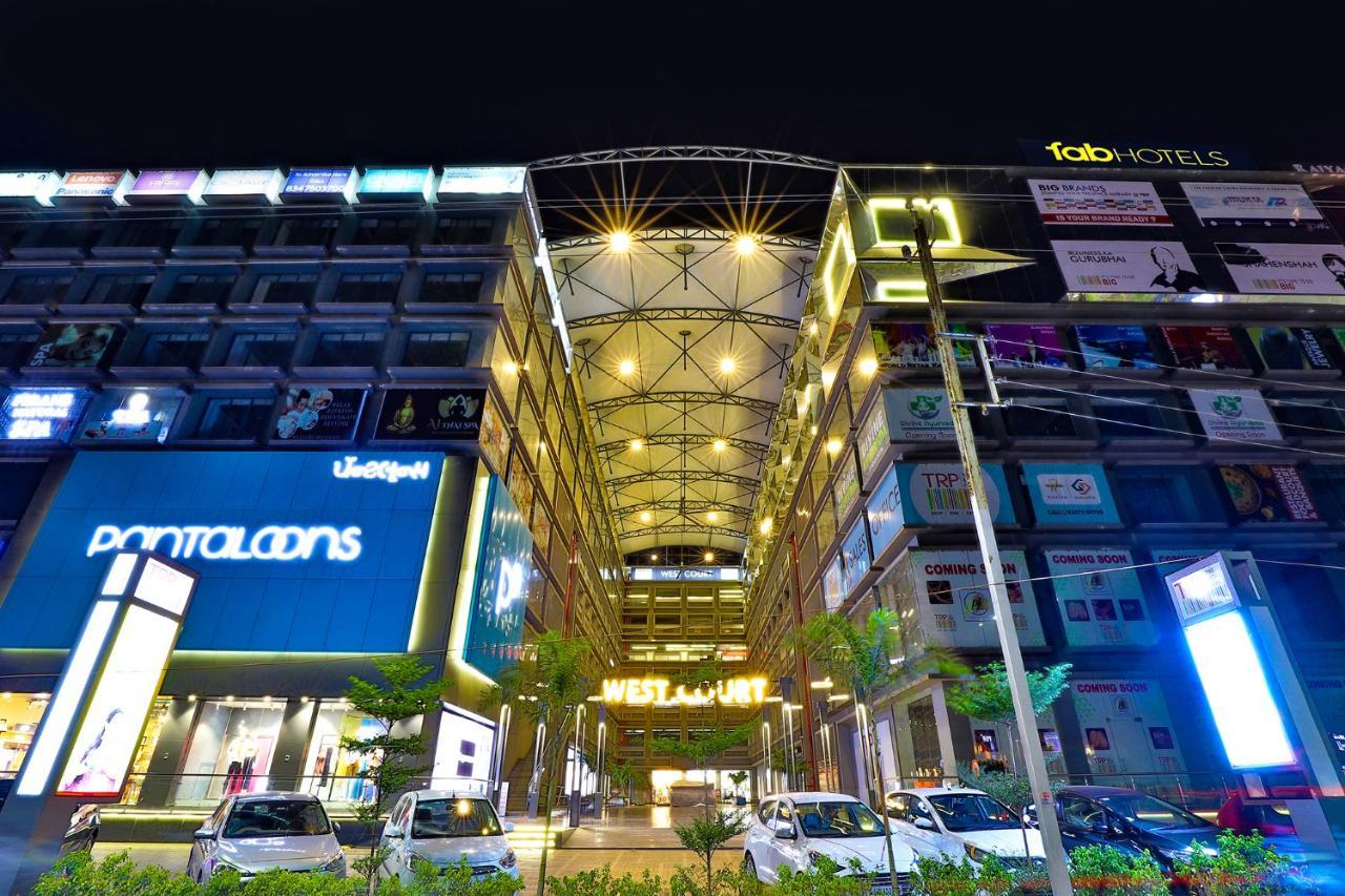 Fabhotel Parkland A Ahmedabad Bagian luar foto