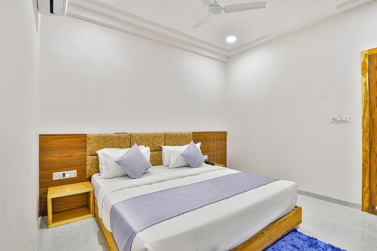 Fabhotel Parkland A Ahmedabad Bagian luar foto