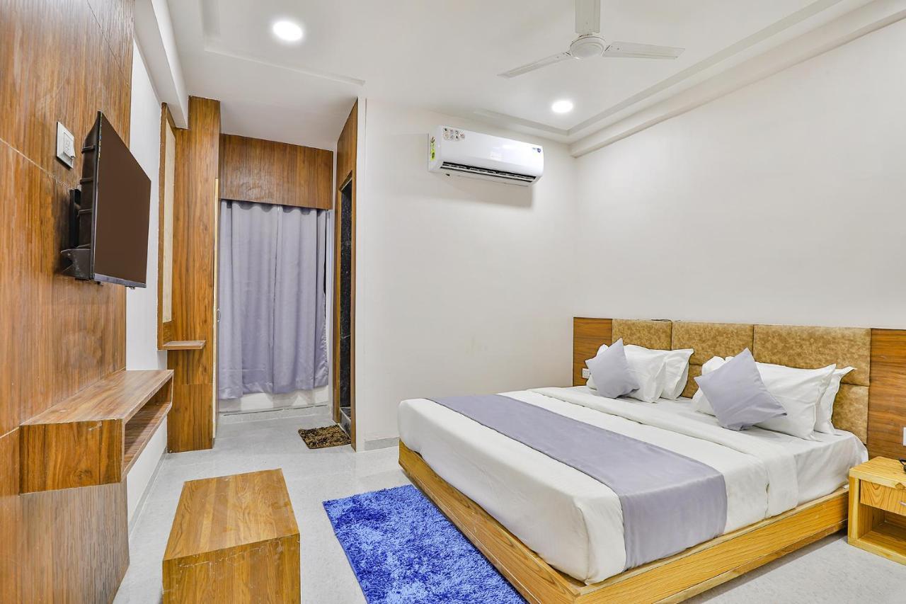 Fabhotel Parkland A Ahmedabad Bagian luar foto