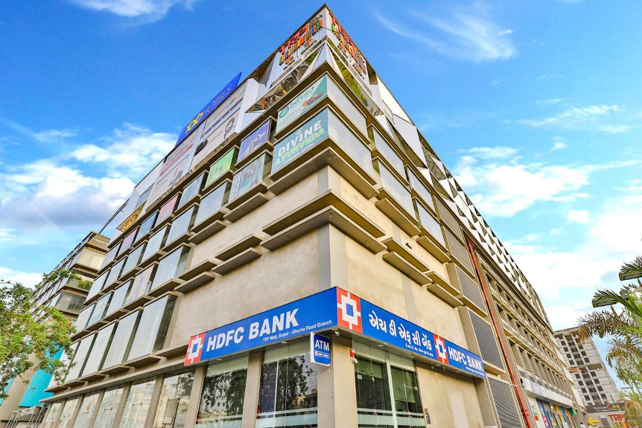 Fabhotel Parkland A Ahmedabad Bagian luar foto