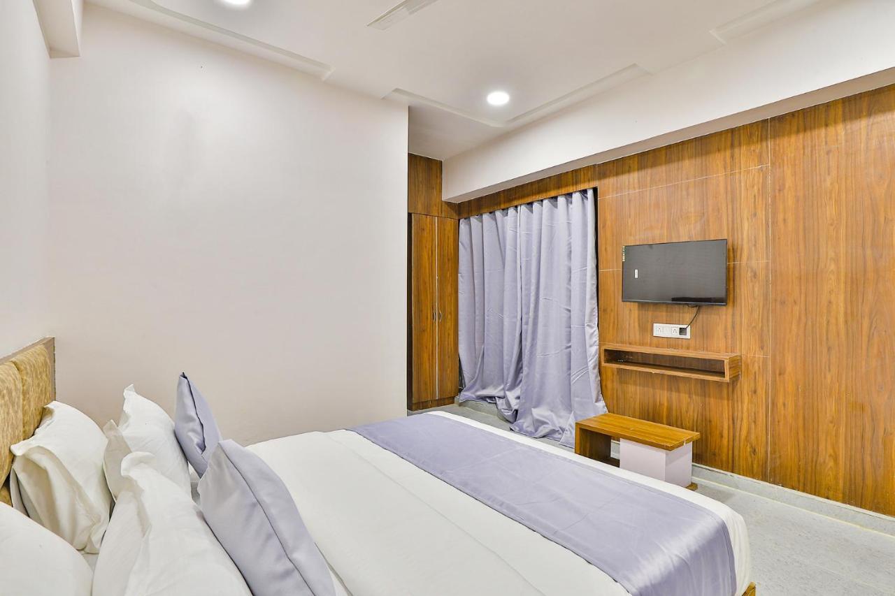 Fabhotel Parkland A Ahmedabad Bagian luar foto