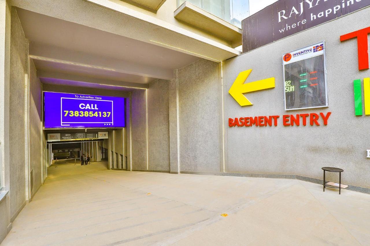 Fabhotel Parkland A Ahmedabad Bagian luar foto