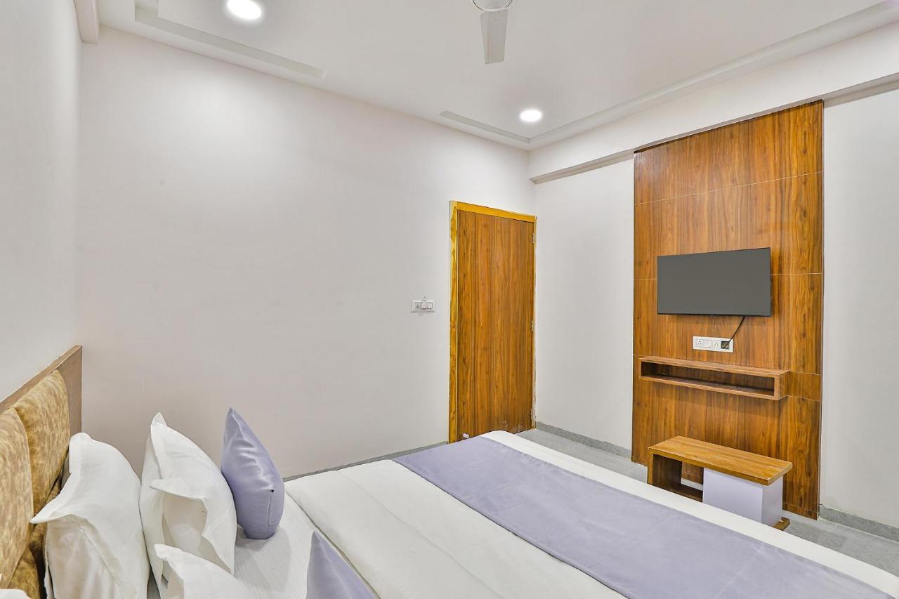 Fabhotel Parkland A Ahmedabad Bagian luar foto