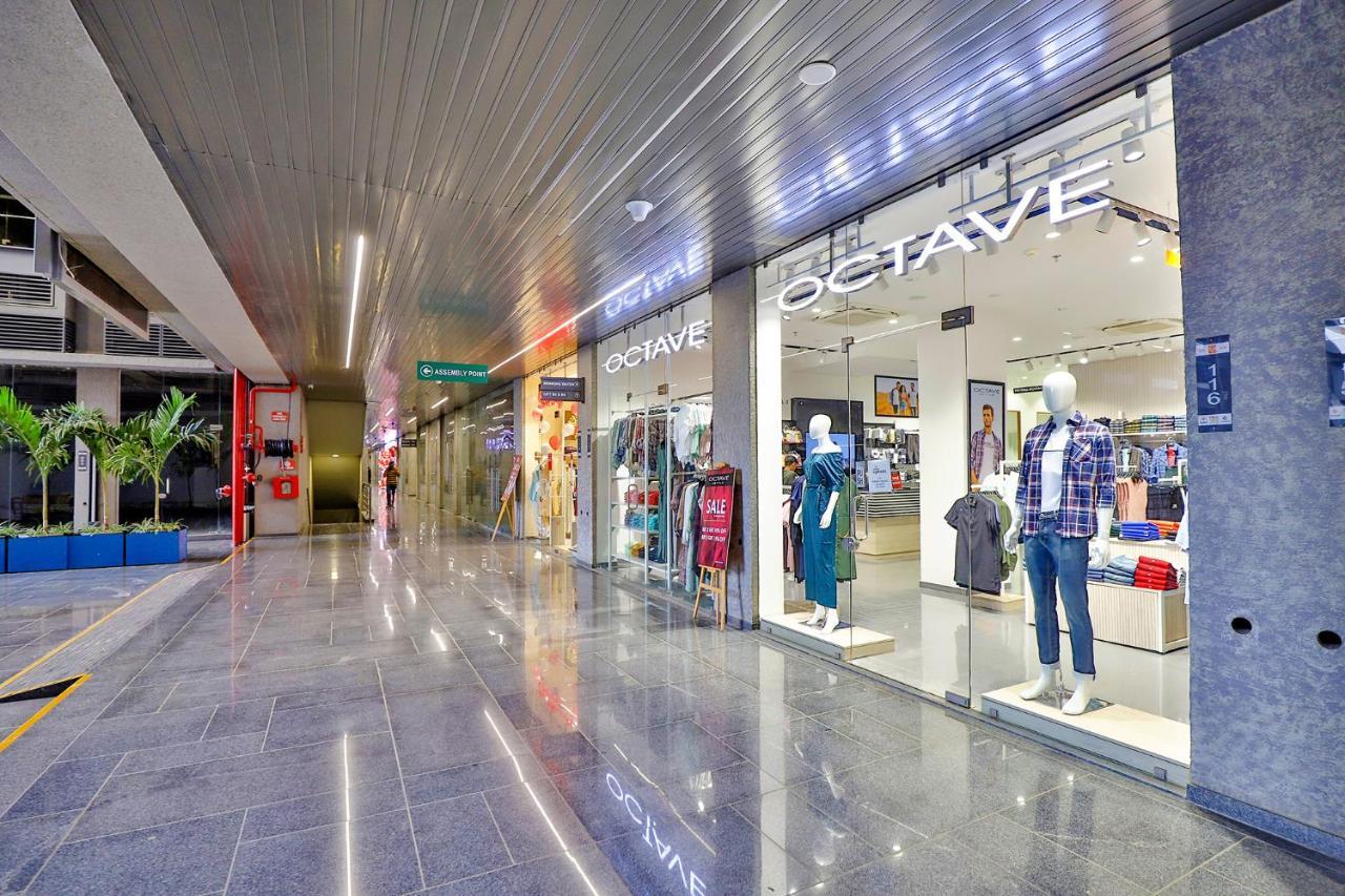 Fabhotel Parkland A Ahmedabad Bagian luar foto