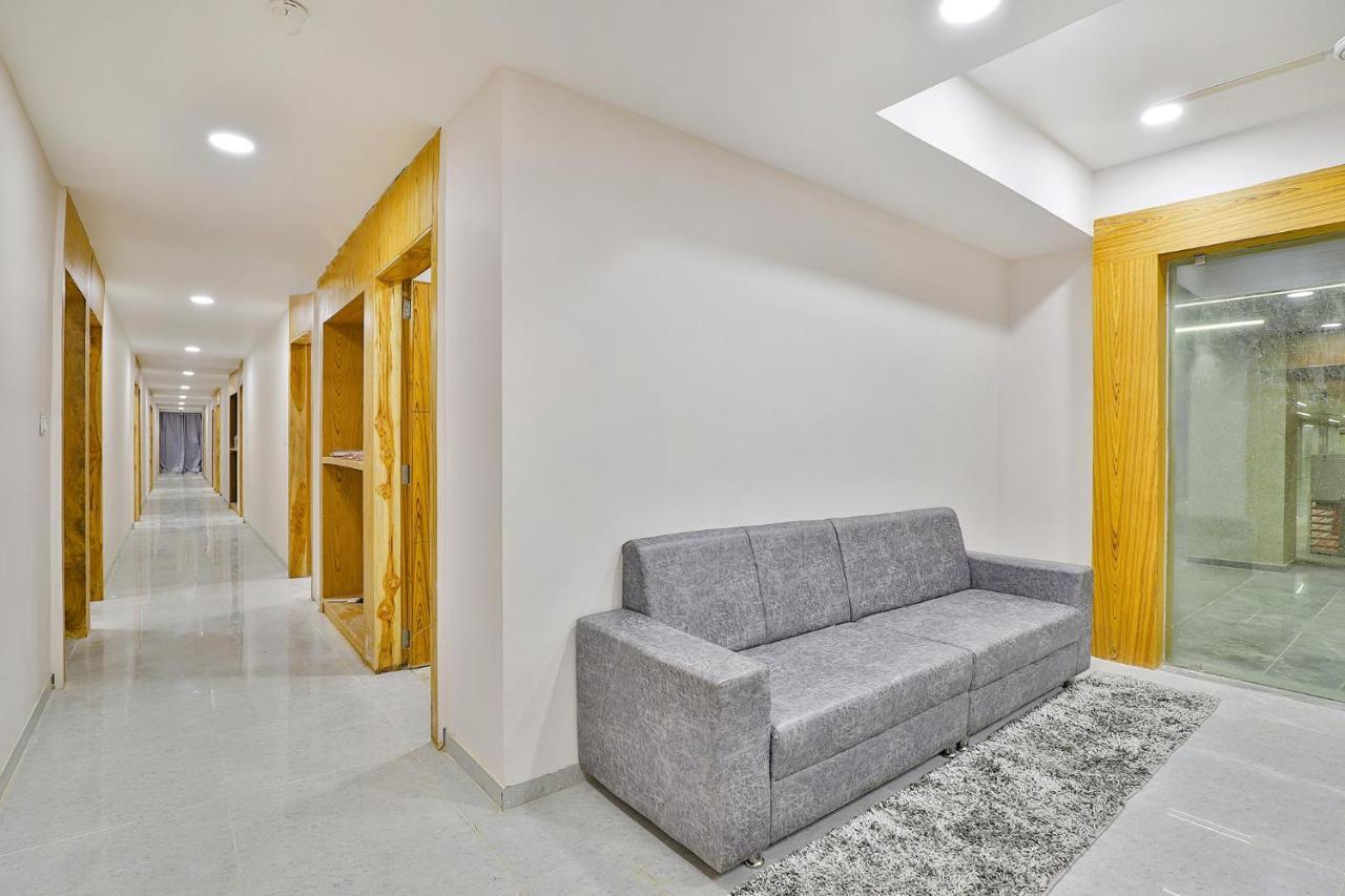 Fabhotel Parkland A Ahmedabad Bagian luar foto