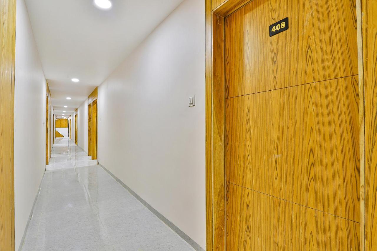 Fabhotel Parkland A Ahmedabad Bagian luar foto